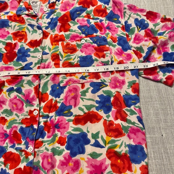 Short Circuit Vintage Floral Button Down - Picture 8 of 9